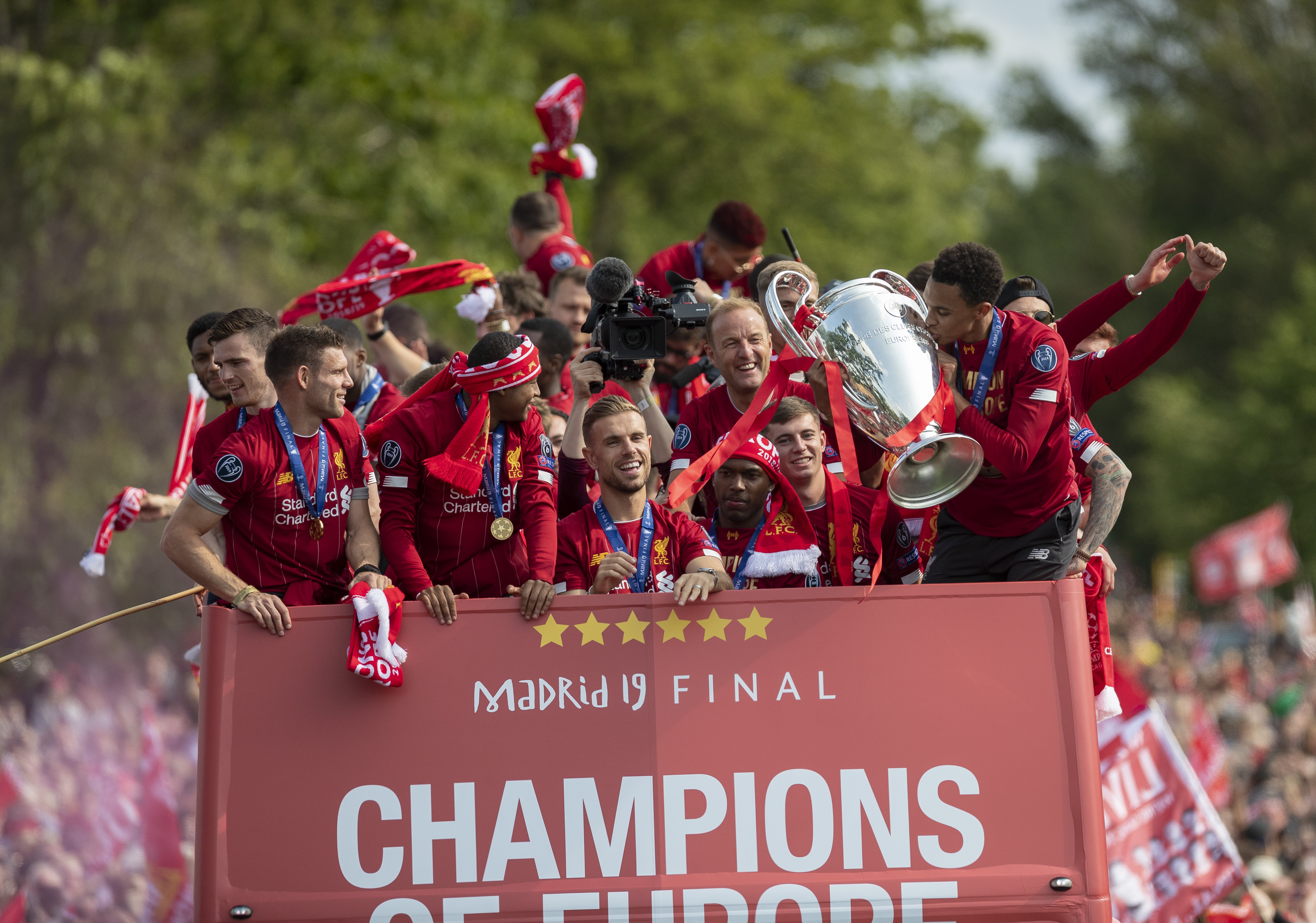 周冠宇告别法拉利，开启F1新征程